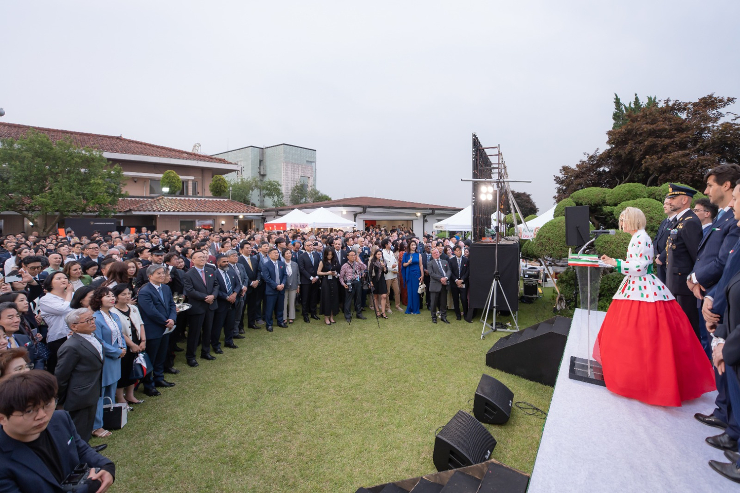 Italian Ambassador to Korea Emilia Gatto hosts a reception at her residence in Yongsan District, central Seoul, on June 2 to mark the Italian Republic Day, commemorating the nation’s transition from a monarchy to democracy. [EMBASSY OF ITALY IN KOREA]