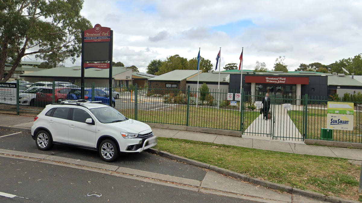 Stabbing at Melbourne’s Brentwood Primary School plunges students into lockdown amid police investigation