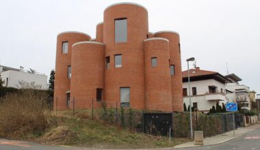 „ne válce!“ a postaví si válce.