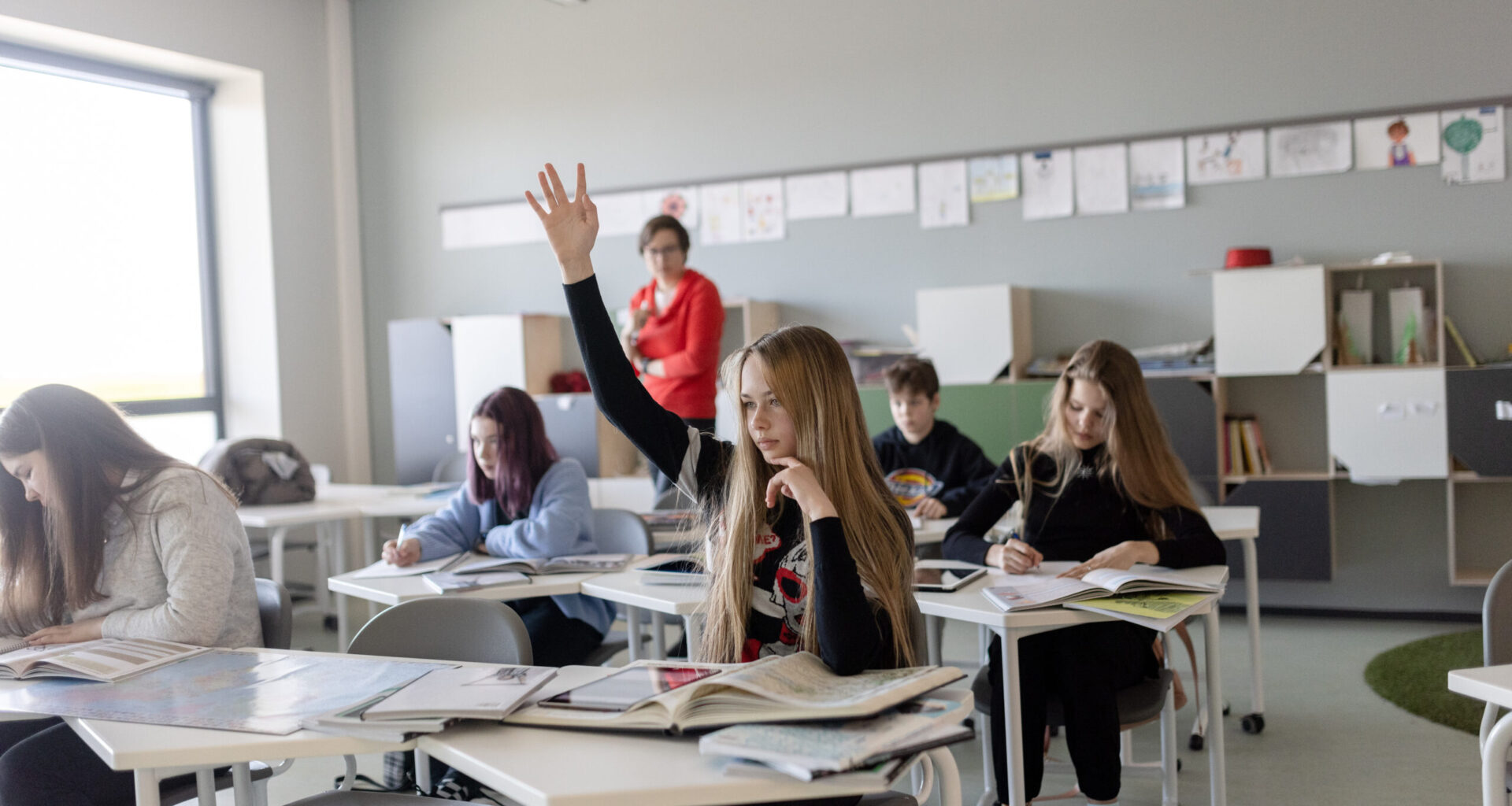 Estonia more knowledge-intensive, but Lithuania makes more money