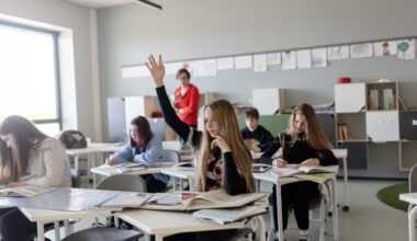 Estonia more knowledge-intensive, but Lithuania makes more money