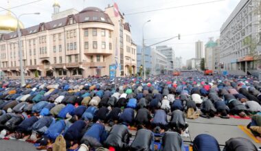 Anger In Russia Over Muslim Migrants Praying In Public