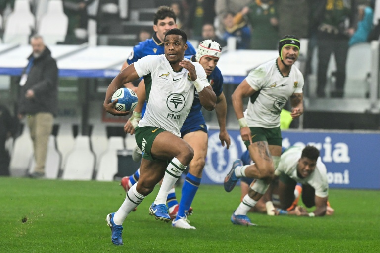 South Africa Defy Early Red Card To Beat Battling Italy