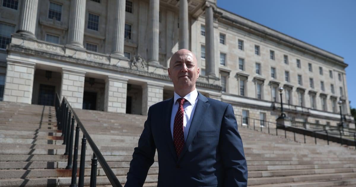 MLA says PSNI officers told to leave guns outside Sinn Féin offices