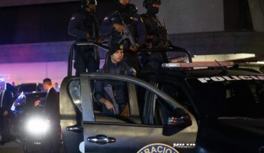 De Dominicaanse politie was geïnformeerd over de uitlevering van de liquidatieverdachte vanuit Nederland, zodat hij na landing naar de gevangenis kon worden gebracht.