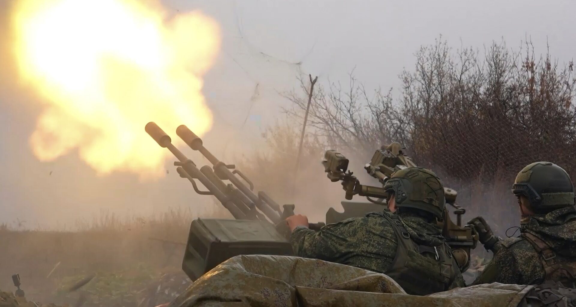 Thousands of people were left without power in Ukraine and Russia, as the two countries battered each other’s energy infrastructure.