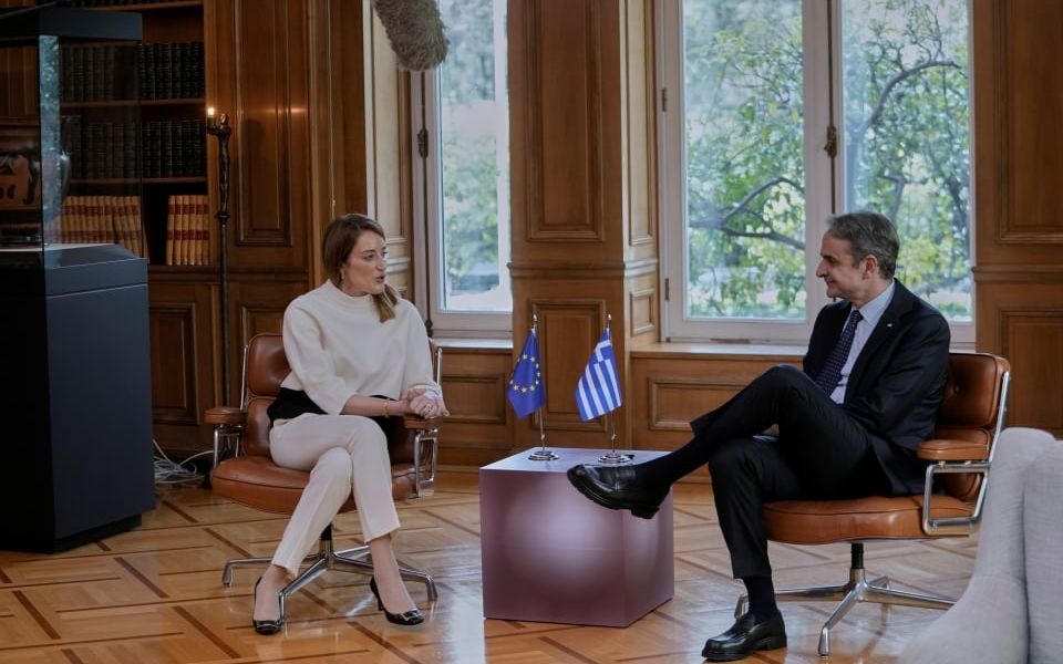Mitsotakis, Metsola discuss EU challenges, Ukraine and Greek economy