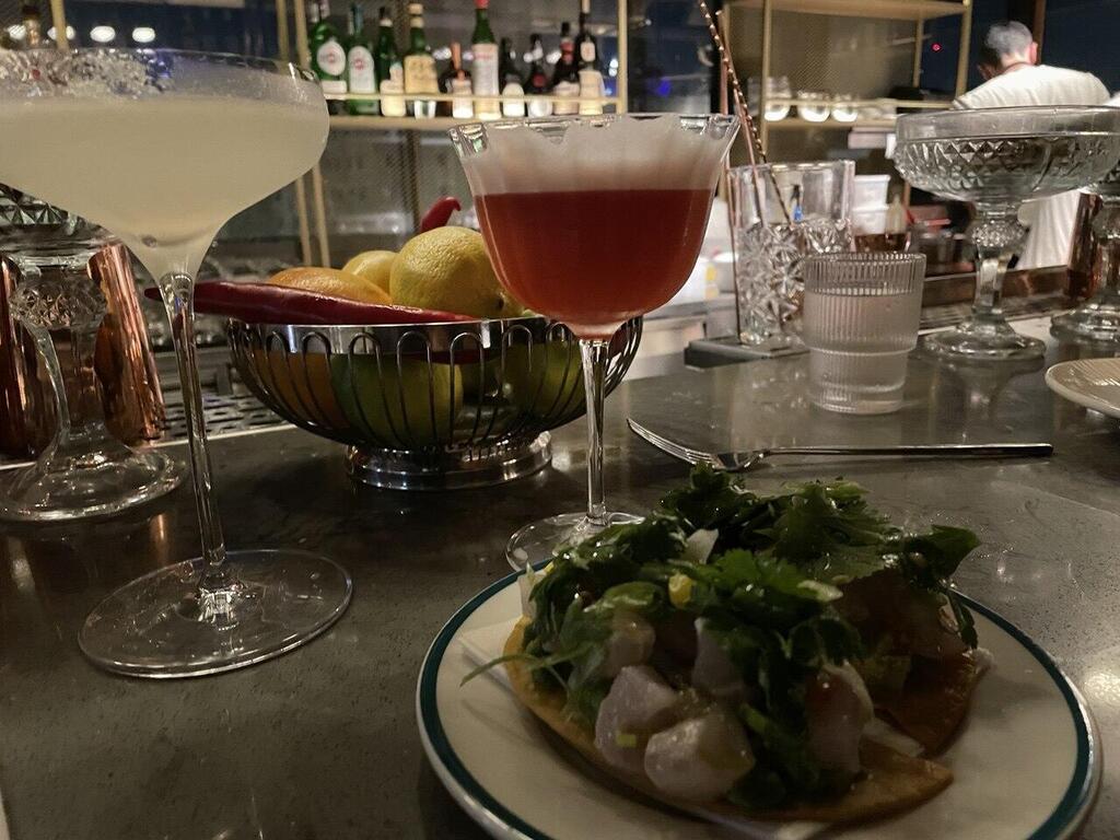 Drinks and snacks at the bar (Photo: Nily Levin) הבר של מלון נוצ'ה