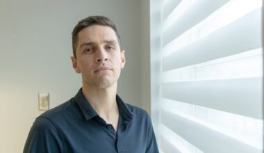 Quebec doctors threaten to resign or leave the province after new law alters their pay