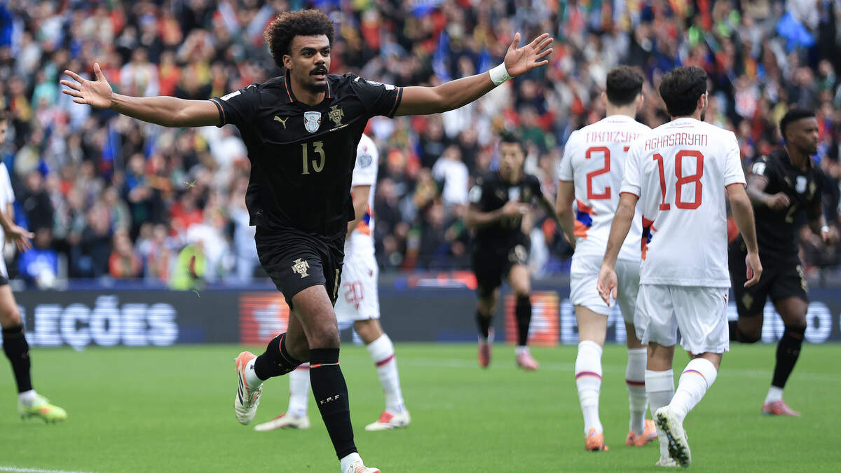 Renato Veiga celebra o golo contra a Arménia na primeira parte do jogo decisivo para Portugal se qualificar no Mundial.