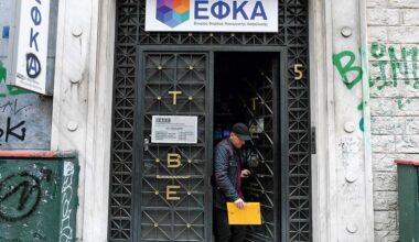 Workers opt for minimum contributions