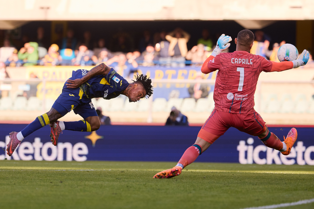 VERONA, ITALY - OCTOBER 26: Elia Caprile of Cagliari Calcio saves a goal from Gift Orban of Hellas Verona FC's shot during the Serie A match between Hellas Verona FC and Cagliari Calcio at Stadio Marcantonio Bentegodi on October 26, 2025 in Verona, Italy. (Photo by Emmanuele Ciancaglini/Getty Images)