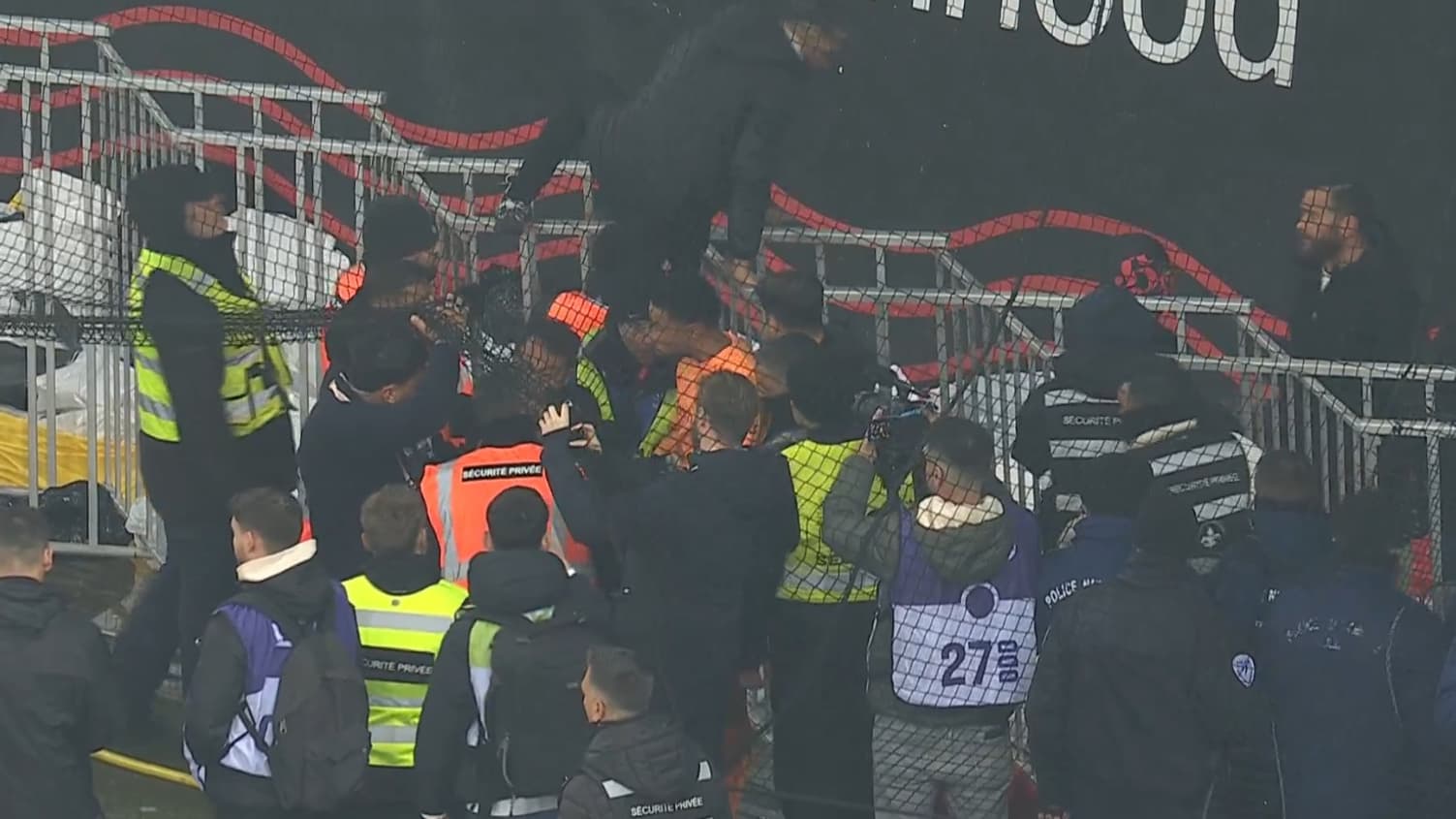 Explication assez tendue entre Diouf, gardien de Nice, et certains ultras, 21 novembre 2025