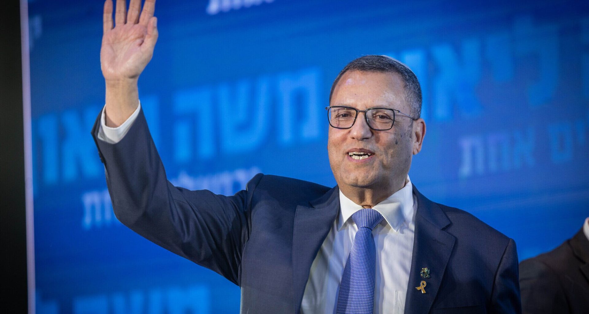 Jerusalem mayor says rioters broke his windshield during visit to Haredi neighborhood