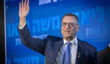 Jerusalem mayor says rioters broke his windshield during visit to Haredi neighborhood