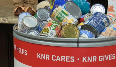 Hundreds line up for annual KNR turkey giveaway in Fairlawn