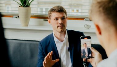 Hvorfor accepterer vi amerikaniseringen af dansk politisk retorik?