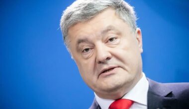 Former Ukrainian president Poroshenko calls for whole cabinet to go