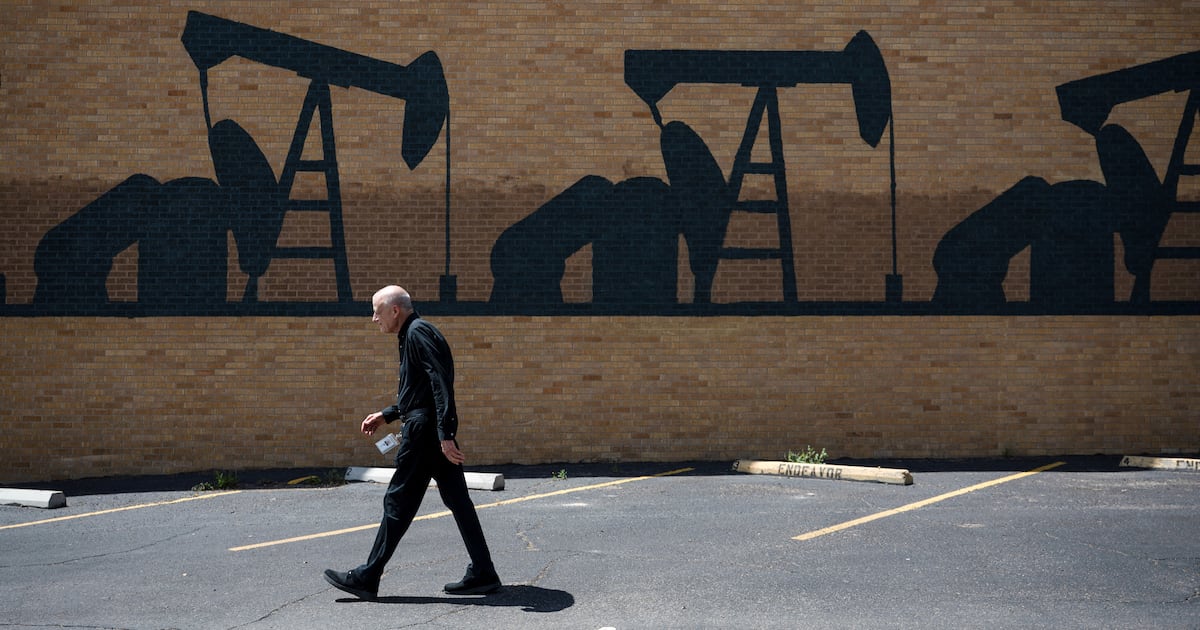 Oil prices post fourth monthly drop amid Russia-Ukraine uncertainty