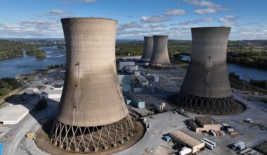 The U.S. Department of Energy (DOE) is providing $1 billion to help restart the nuclear power plant at Three Mile Island.