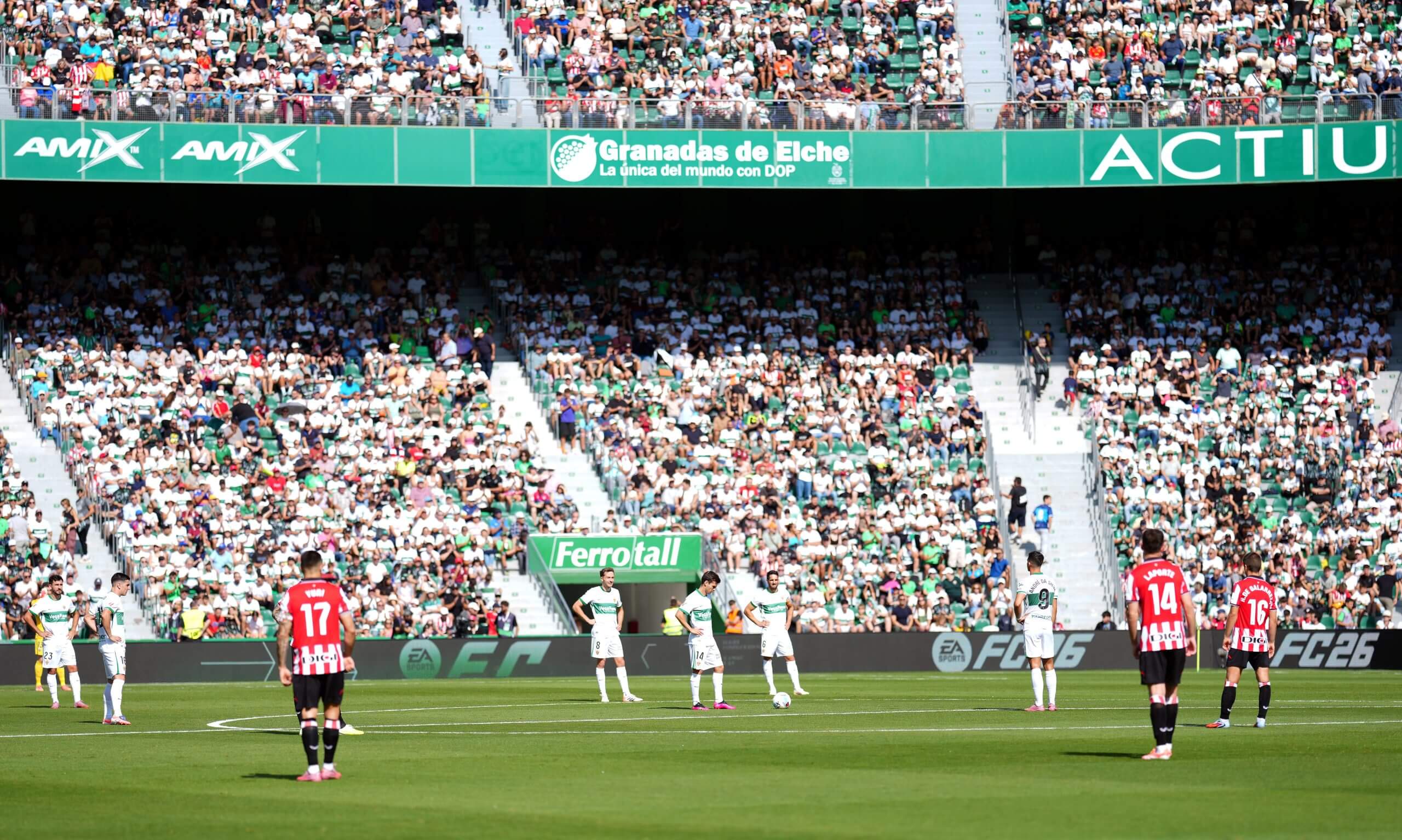 The protests continued into Sunday with Elche's game against Athletic Club (Aitor Alcalde/Getty Images)