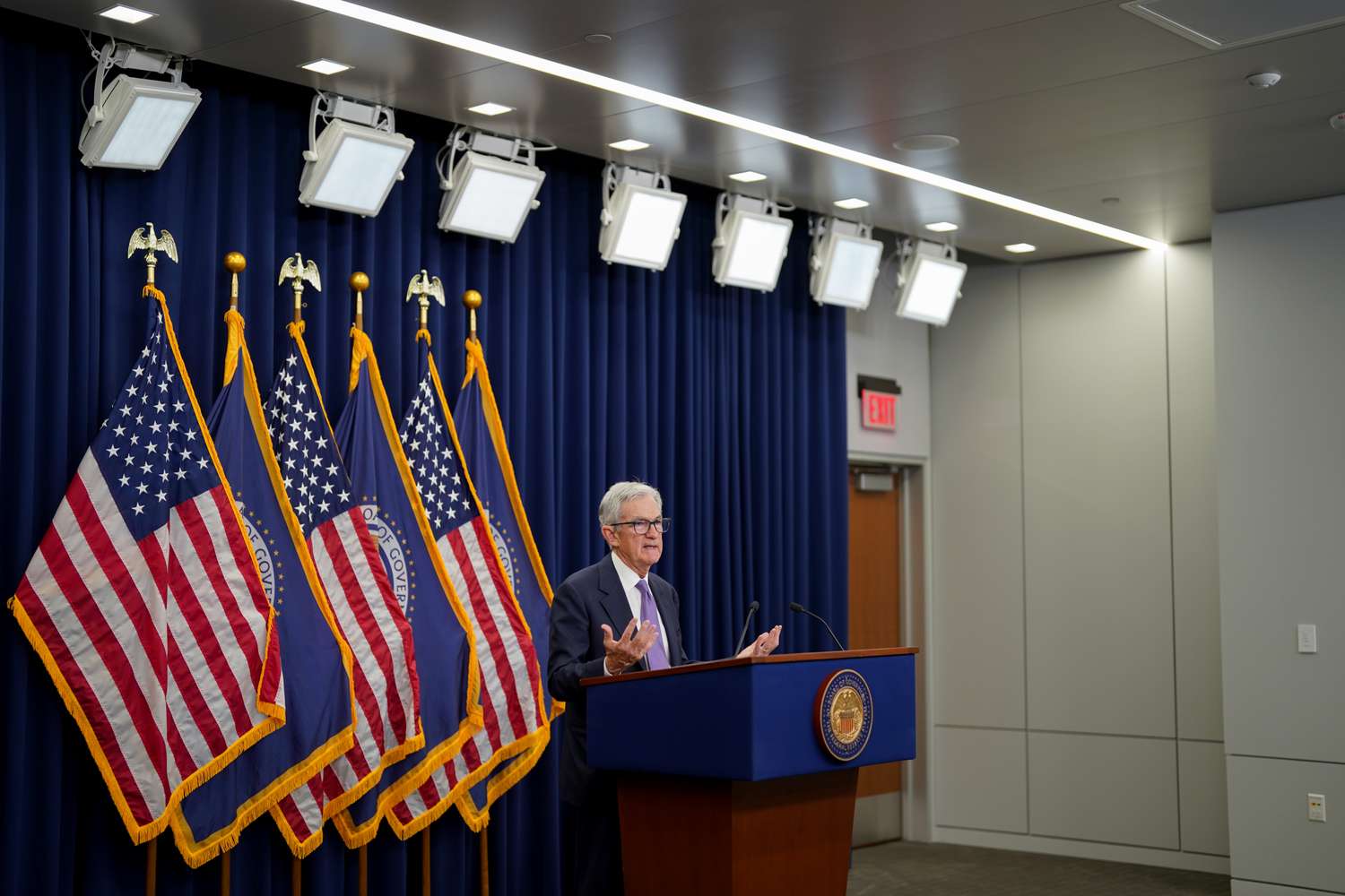 Employment Report Doesn't Settle The Fed's Rate Cut Debate