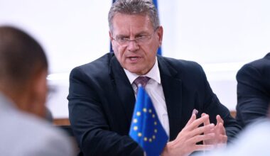 Brussels wants to end tax exemption on cheap parcels from early 2026 – POLITICO