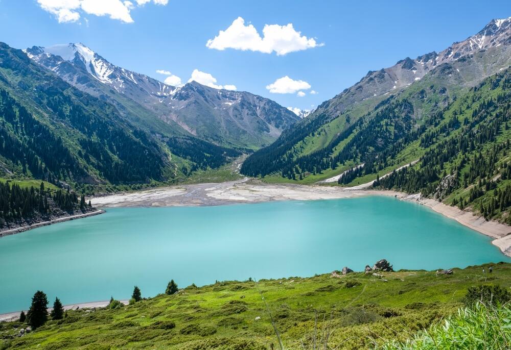 Big Almaty Lake (Photo: Sergey Dudikov / shutterstock) אגם אלמטי הגדול