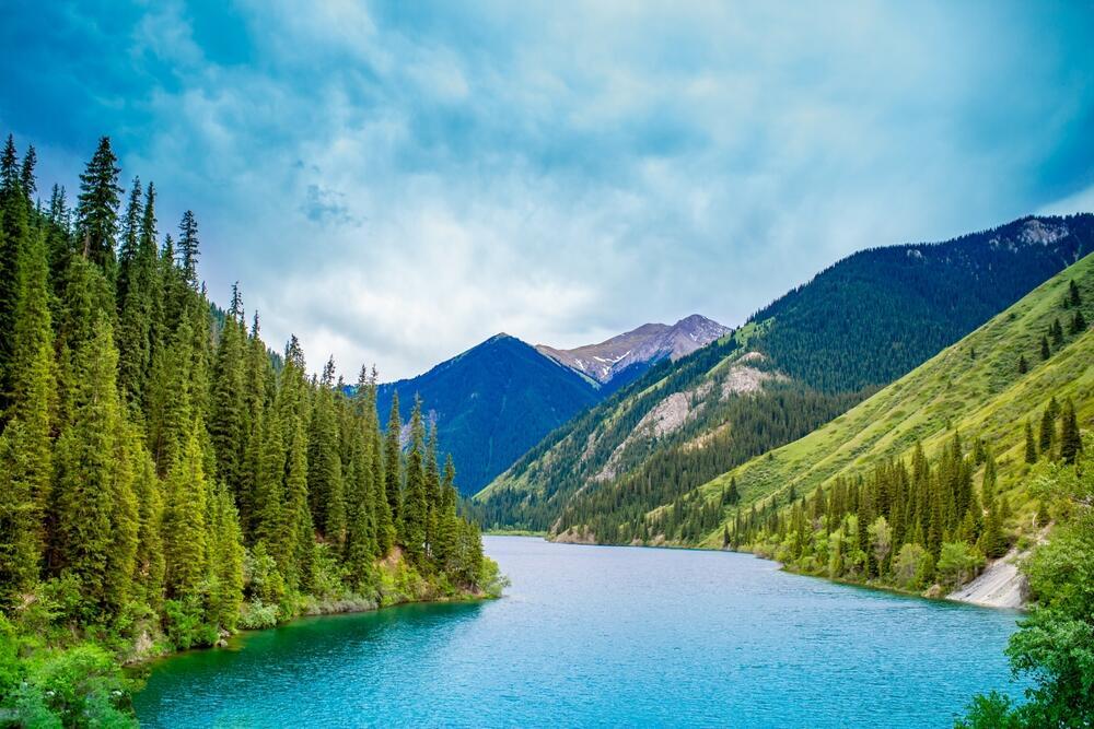 Lake Kaindy (Photo: Vera Larina / shutterstock) אגם קיינדי ויער השקועים