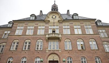 Seks drenge anholdt. Truede børn med at skære deres tunger af