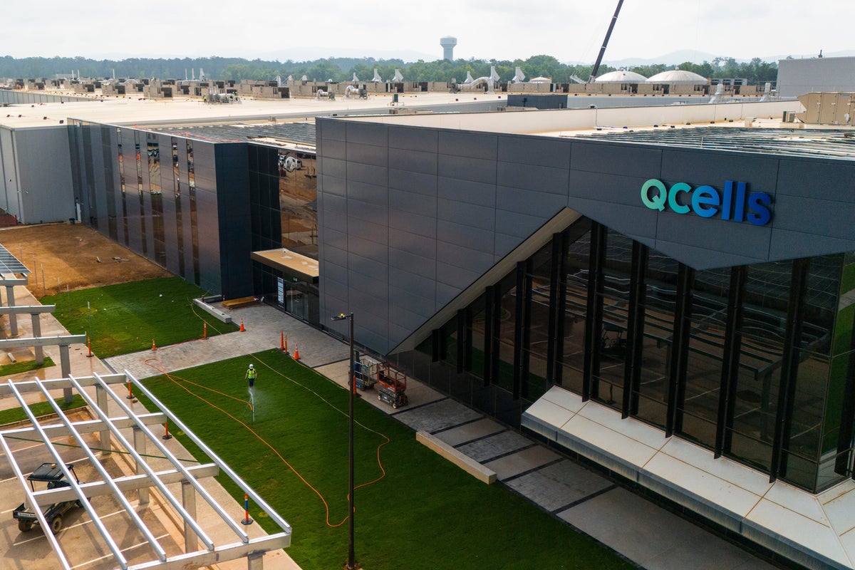 South Korean solar firm cuts pay and hours for Georgia workers as US officials detain imports