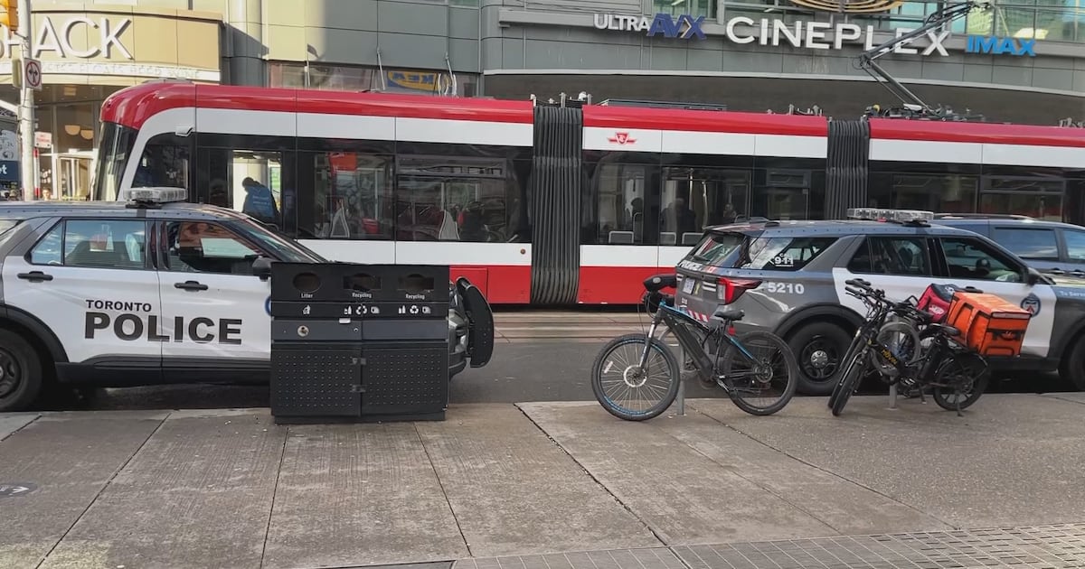 TTC employee stabbed at Dundas subway station