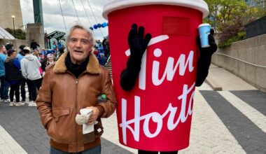 Lifelong Dodgers fan gets Toronto trip of a lifetime for World Series courtesy of Canadian Tourism Company – NBC Los Angeles