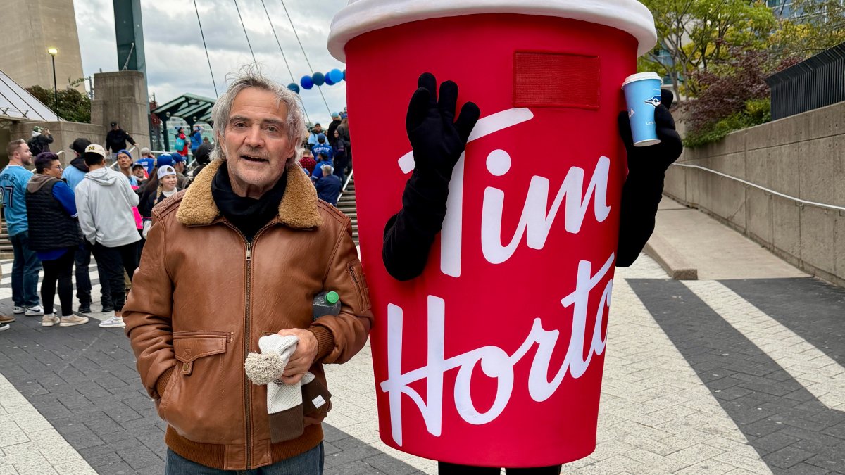 Lifelong Dodgers fan gets Toronto trip of a lifetime for World Series courtesy of Canadian Tourism Company – NBC Los Angeles