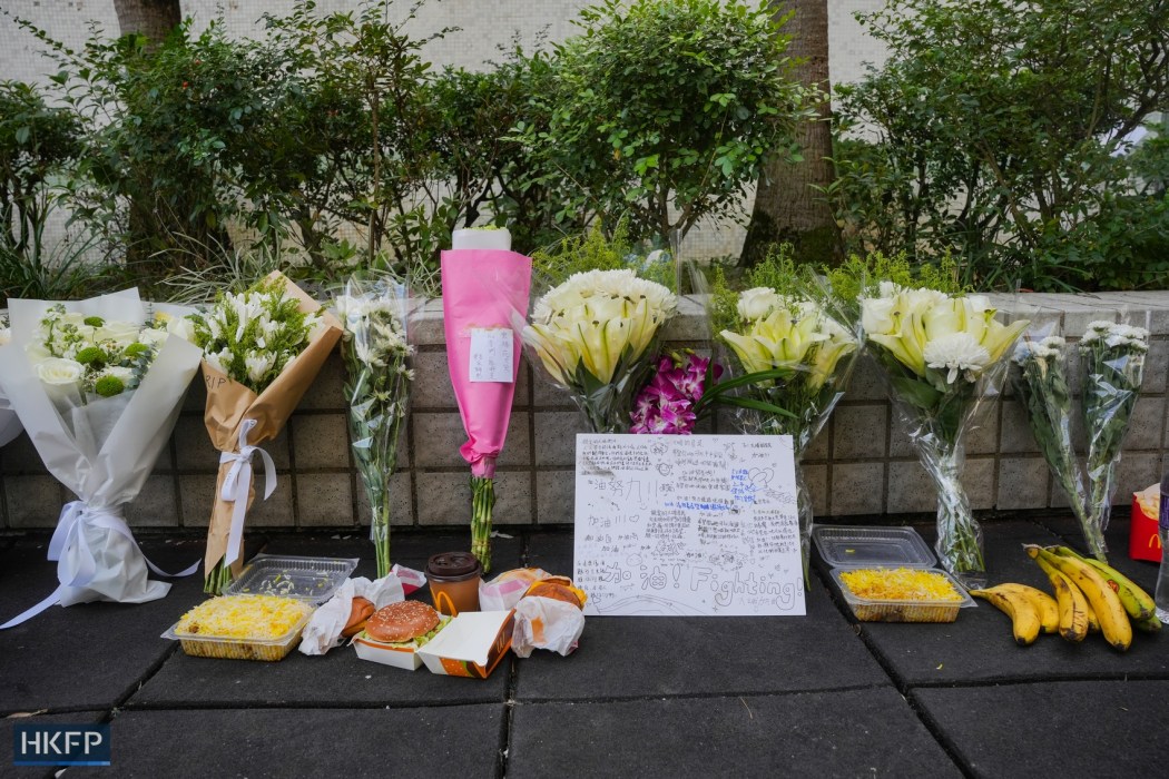 Hongkongers pay tribute to victims who died in the fire the took hold at Wang Fuk Court, on November 29, 2025. Photo: Kyle Lam/HKFP.