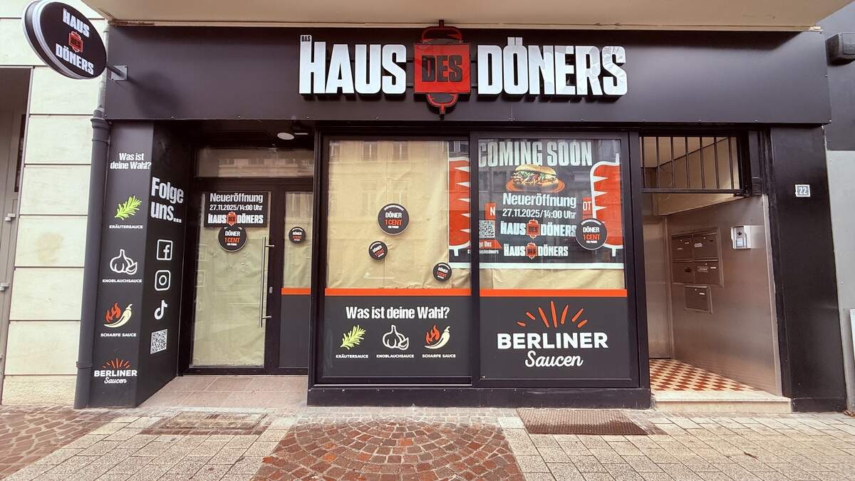 Présents en majorité en Allemagne, des Haus des Döners existent aussi en Turquie, aux Pays-Bas, au Kosovo, en Arabie saoudite, en Angleterre et maintenant très bientôt... au Luxembourg. 
