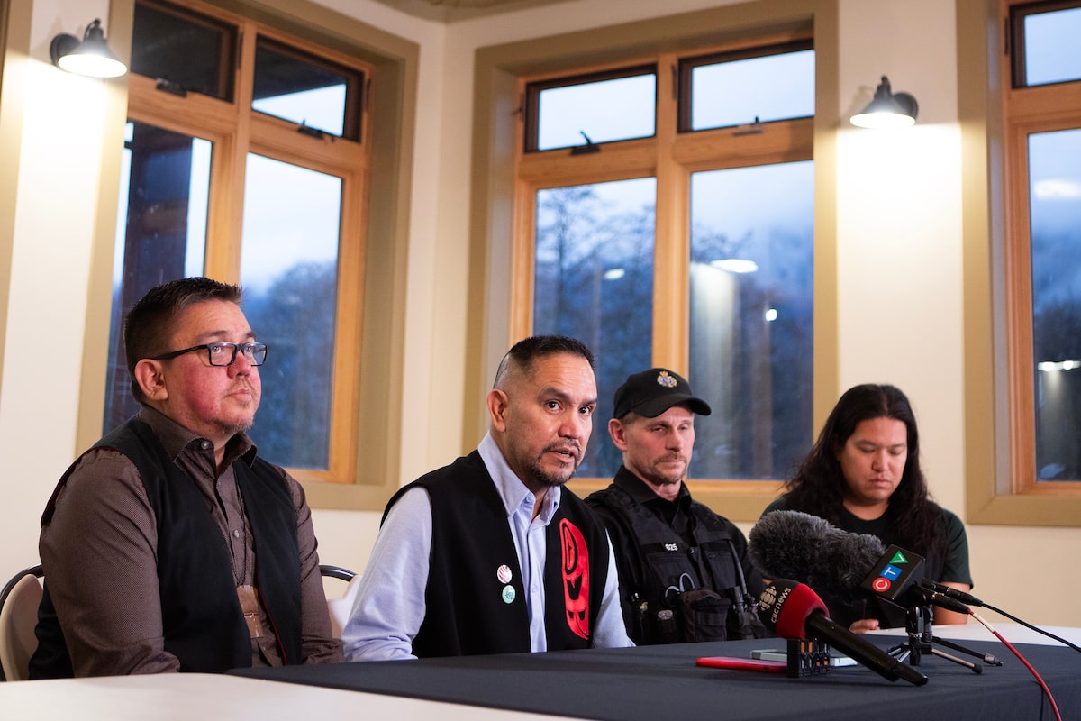 Search continues for three grizzly bears after students, teachers attacked in B.C.