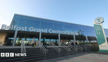 Irish signs at station do not diminish English, review says