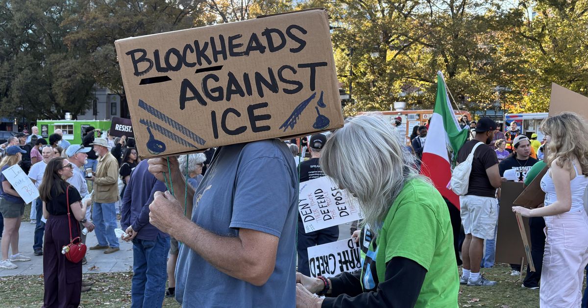 Raleigh residents rally against Border Patrol in Charlotte, call for end to immigration crackdown :: WRAL.com