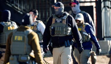 Federal judge says immigration officers in Colorado can only arrest those at risk of fleeing