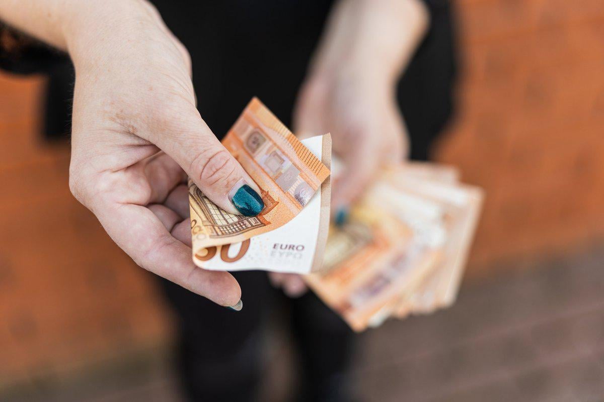 Rohkem raha kätte. Maksuamet soovitab töötajatel üle vaadata avaldus maksuvaba tulu arvestuse kohta