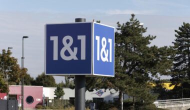 1&1 entgeht Millionenstrafe wegen 5G-Pannenstart | Tausend Mobilfunkmasten sollten Ende 2022 stehen, tatsächlich waren es nur fünf. Der vermasselte Start des 5G-Netzes wird aber für 1&1 keine Konsequenzen haben. Grund dafür ist ein Ex-Minister.