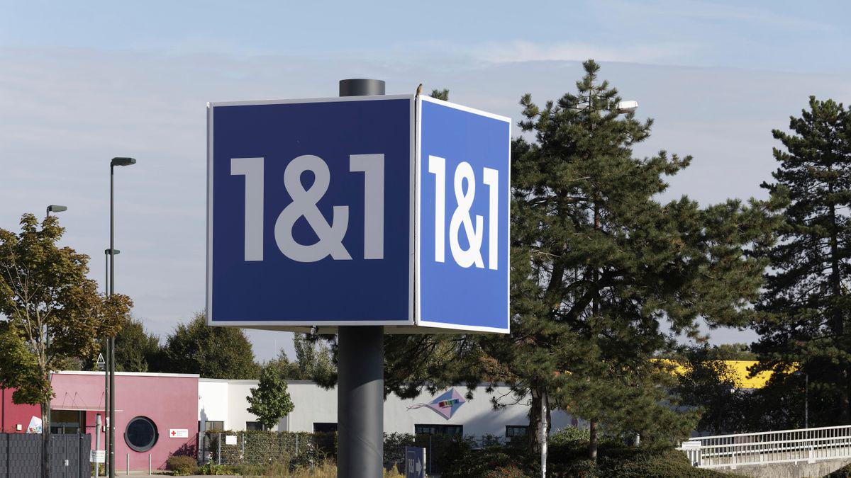 1&1 entgeht Millionenstrafe wegen 5G-Pannenstart | Tausend Mobilfunkmasten sollten Ende 2022 stehen, tatsächlich waren es nur fünf. Der vermasselte Start des 5G-Netzes wird aber für 1&1 keine Konsequenzen haben. Grund dafür ist ein Ex-Minister.