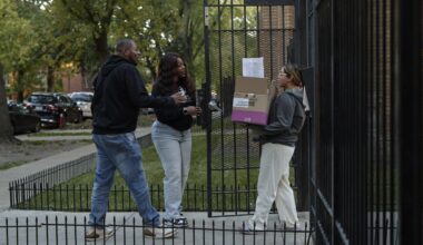 As SNAP benefits run dry, 'grocery buddies' are footing their neighbors' food bills