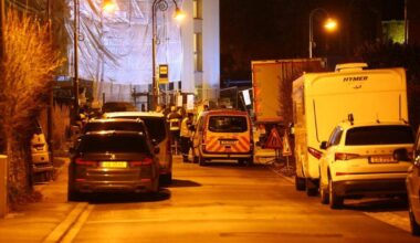 Die Beamten fanden in einem Haus mehrere Waffen und Munition.