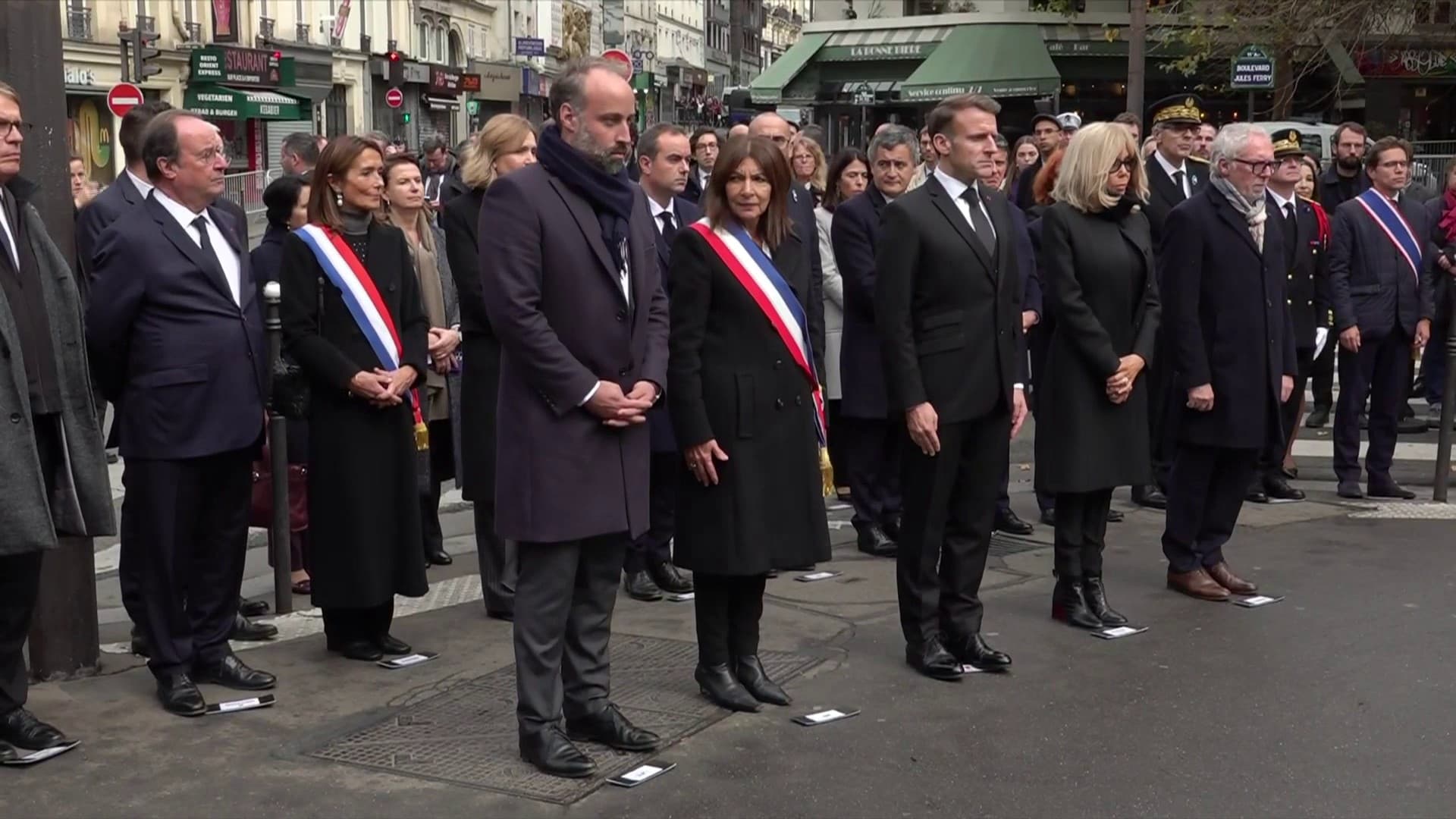 L'hommage devant la brasserie "La bonne bière" le 13 novembre 2025.