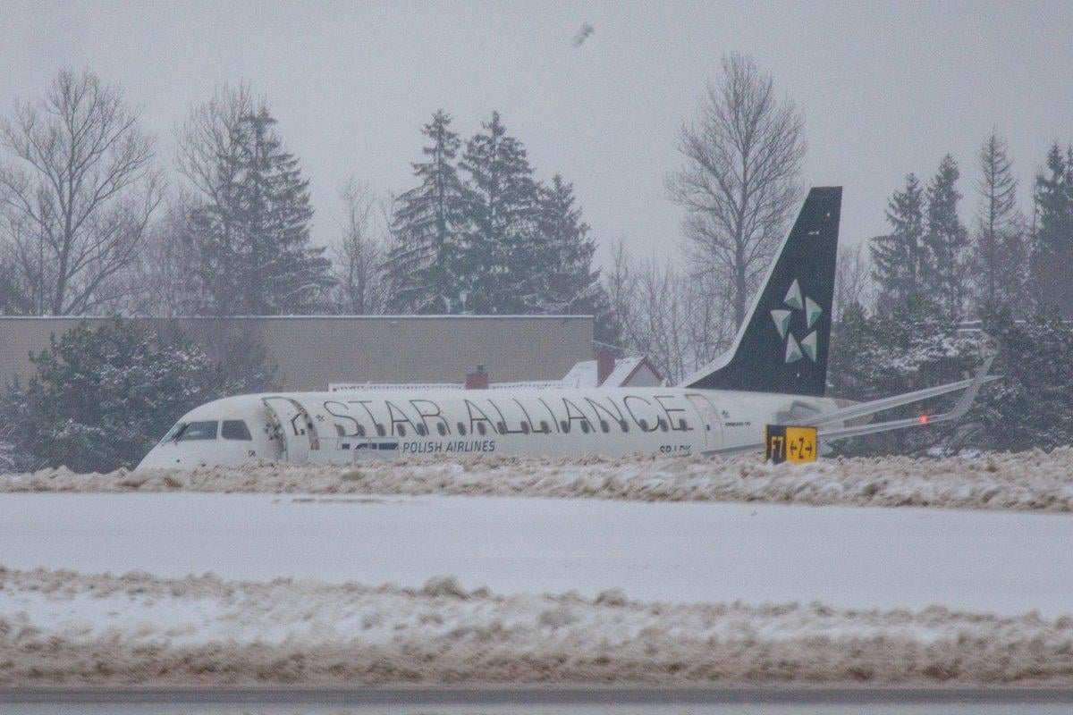Vilniaus oro uoste nuo tako nuslydo lėktuvas
