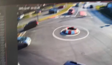 A solymári körforgalom ismét áldozatul esett egy rutinos sofőrnek