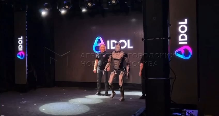 V Moskvě představili AI robota. Vypadá to, že chlastat už umí. To by mohl mít úspěch i na našem trhu