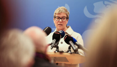 Health Minister Martine Deprez has come in for criticism from opposition politicians and trade unions over the plans